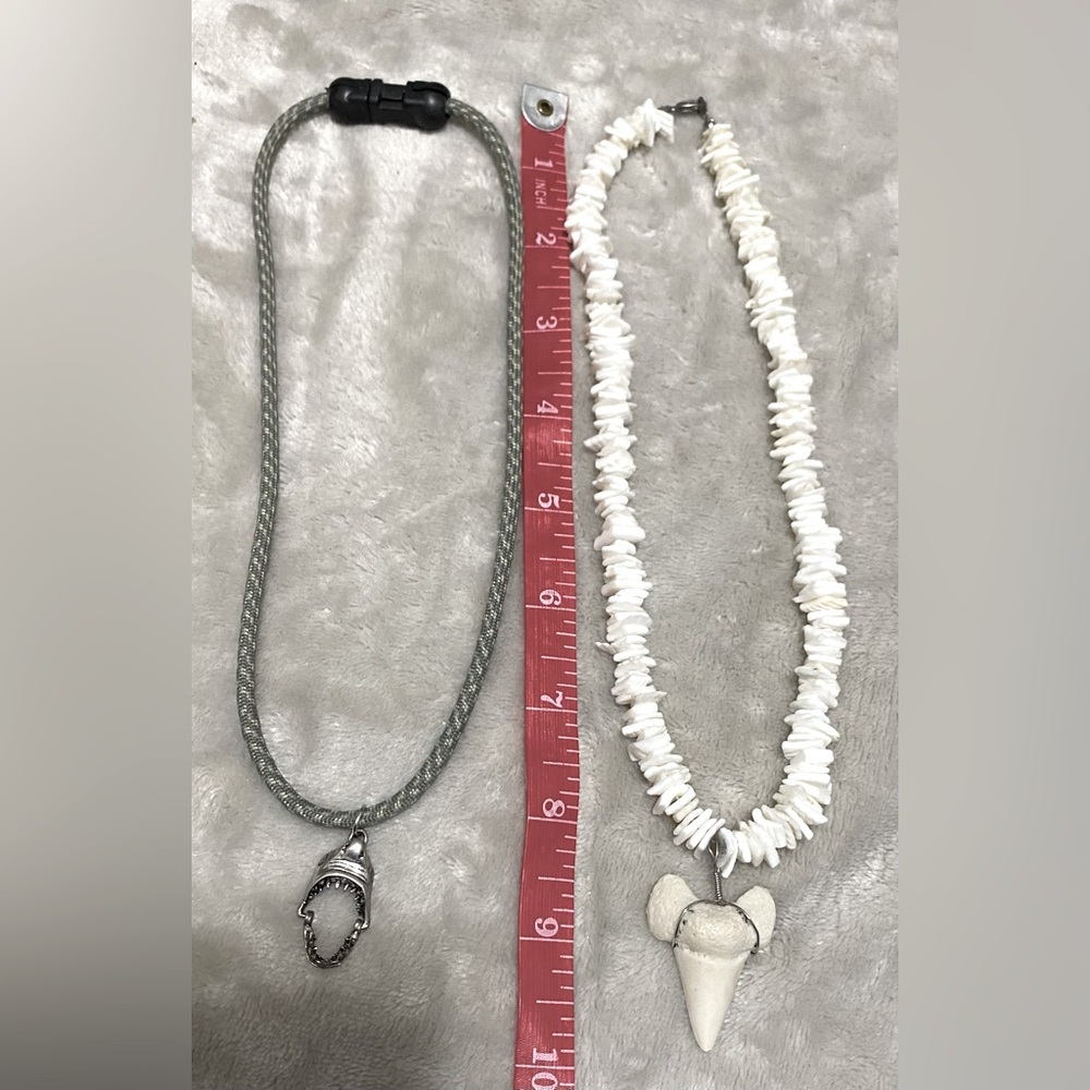 Lot of 2 Shark Necklaces - Picture 5 of 5